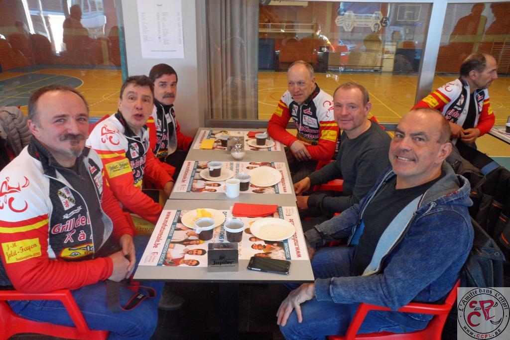 Autour des tables
