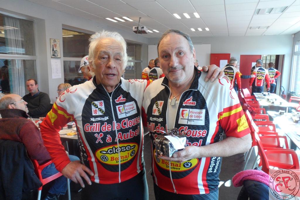 Jean et sa nouvelle breloque !