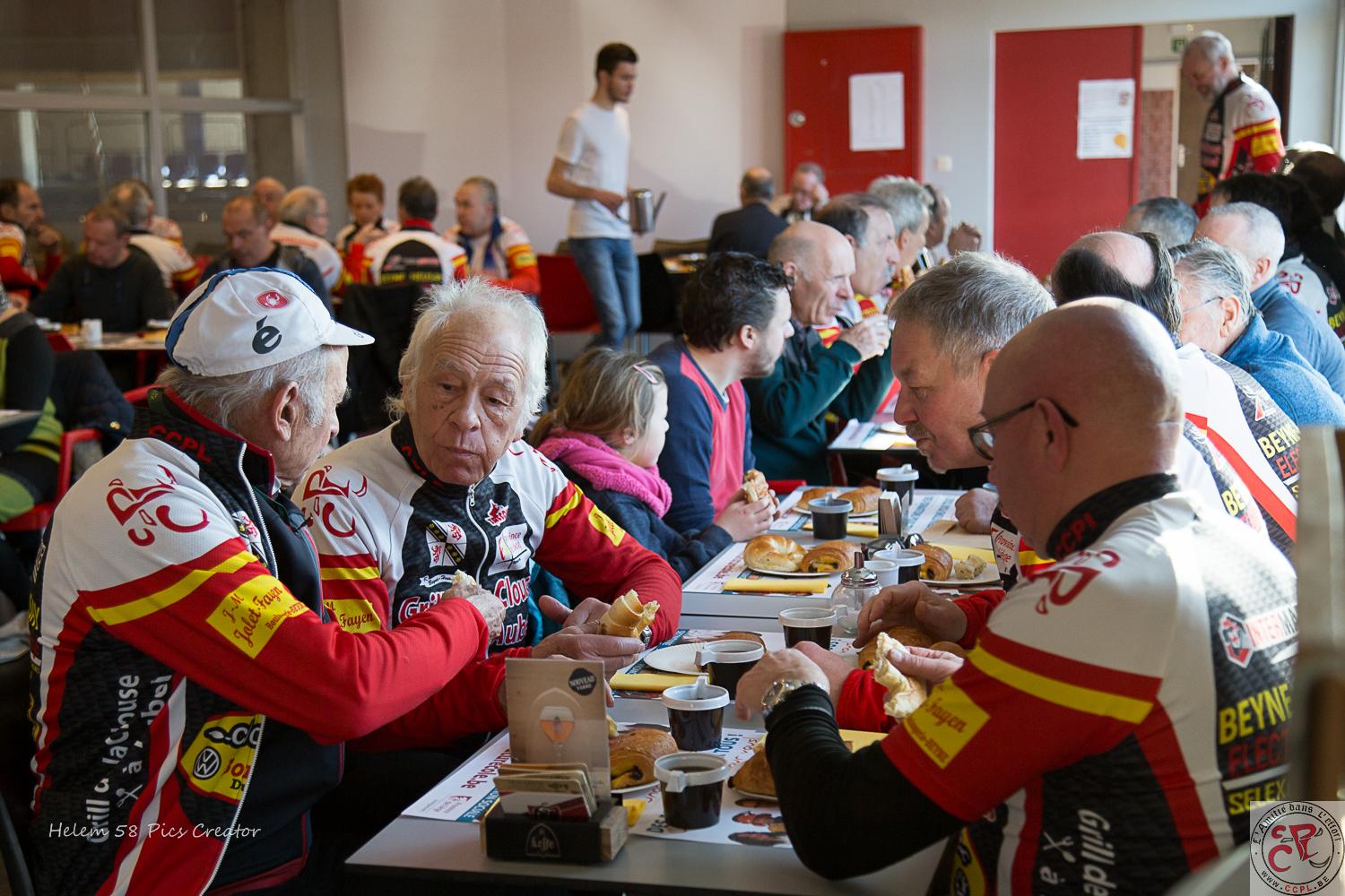 Autour des tables
