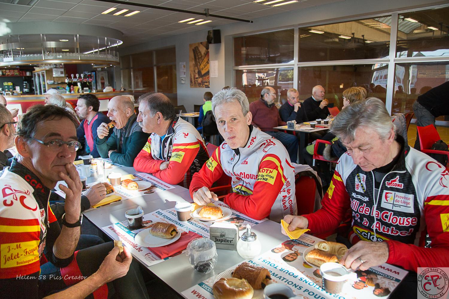 Autour des tables